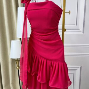 فستان جورجيت راقٍ بتصميم أنثوي فاخر